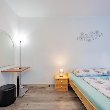 Crowonder Lucky Holiday House With Pool And Patio 30 Meters From The Beach Zadar Eksteriør bilde