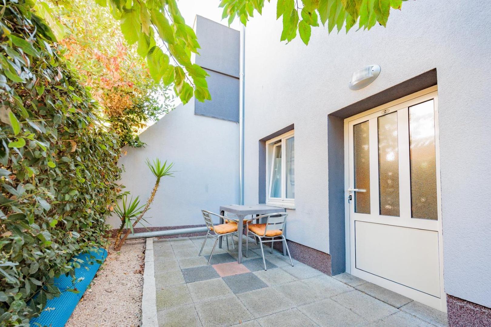 Crowonder Lucky Holiday House With Pool And Patio 30 Meters From The Beach Zadar Eksteriør bilde