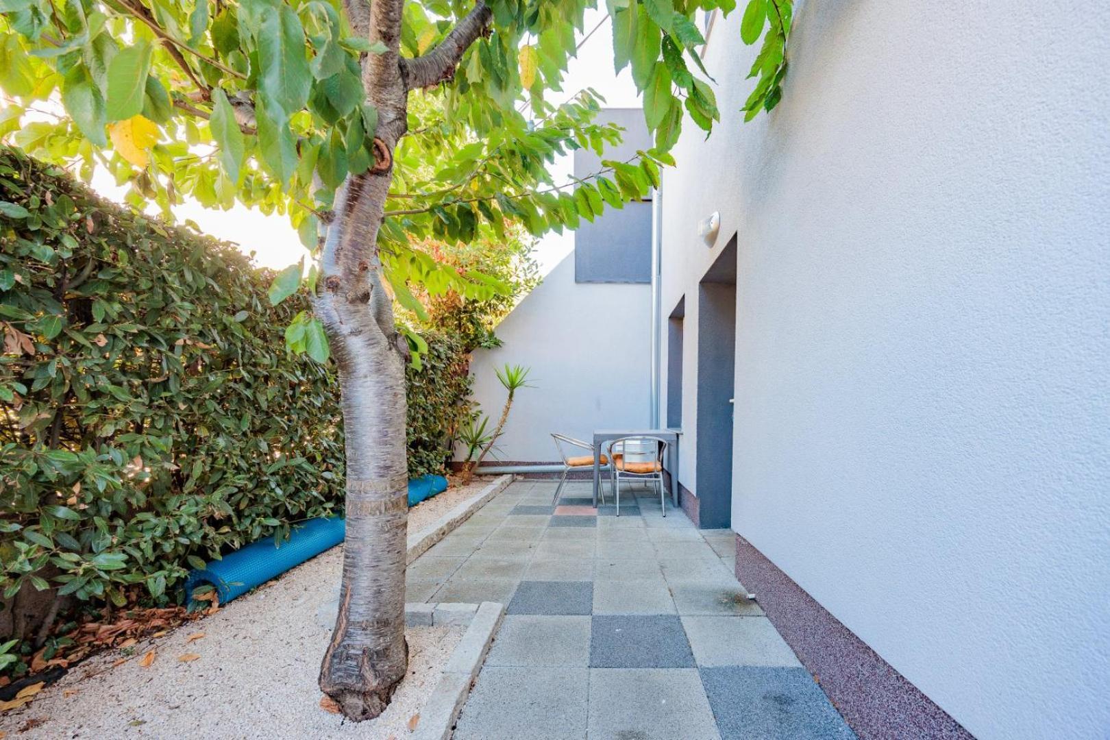 Crowonder Lucky Holiday House With Pool And Patio 30 Meters From The Beach Zadar Eksteriør bilde