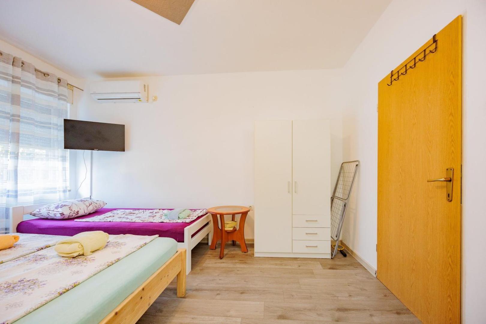 Crowonder Lucky Holiday House With Pool And Patio 30 Meters From The Beach Zadar Eksteriør bilde