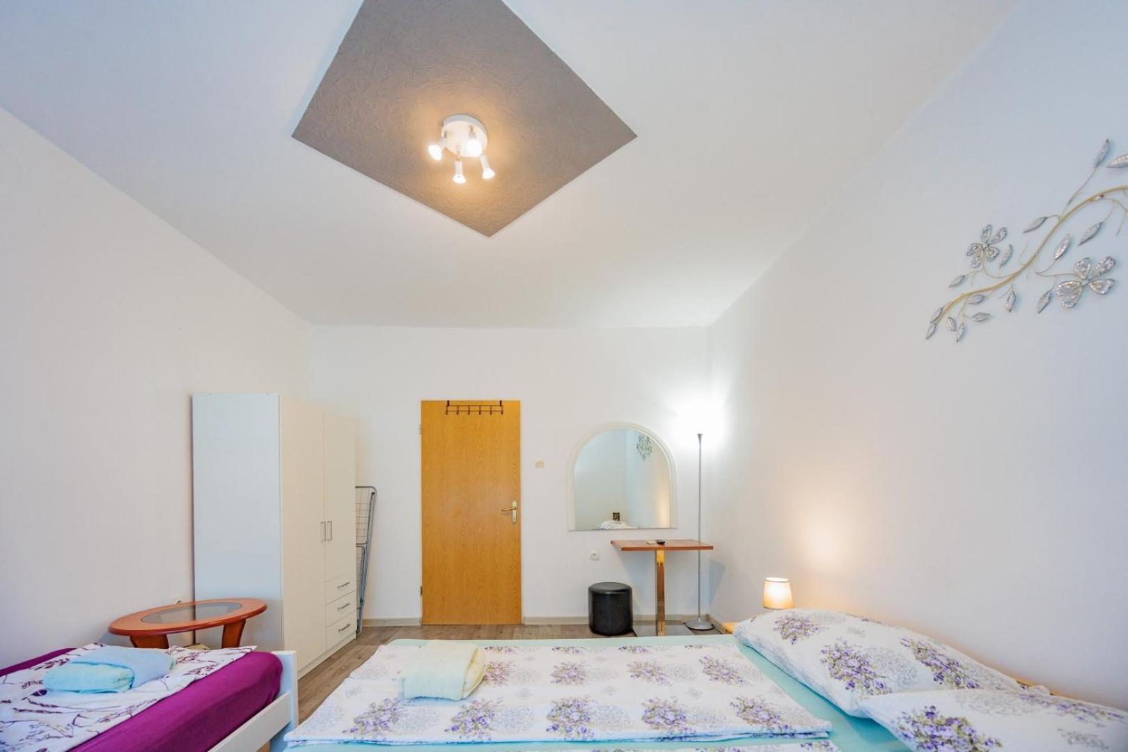 Crowonder Lucky Holiday House With Pool And Patio 30 Meters From The Beach Zadar Eksteriør bilde