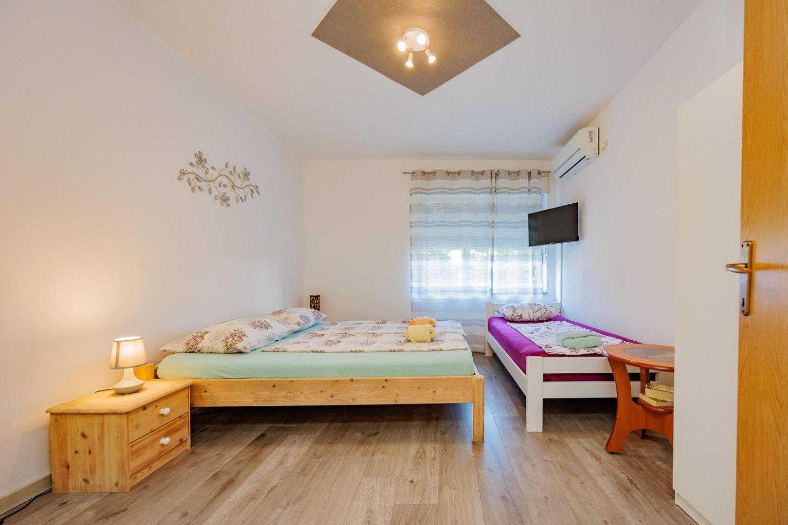 Crowonder Lucky Holiday House With Pool And Patio 30 Meters From The Beach Zadar Eksteriør bilde