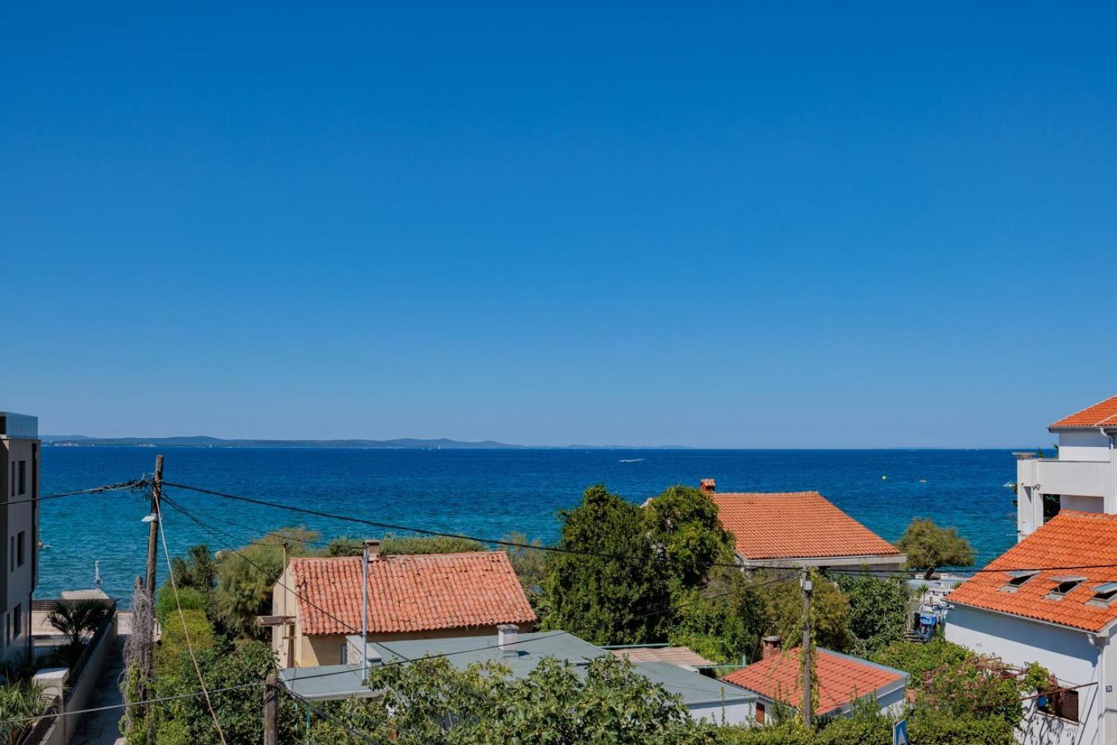 Crowonder Lucky Holiday House With Pool And Patio 30 Meters From The Beach Zadar Eksteriør bilde