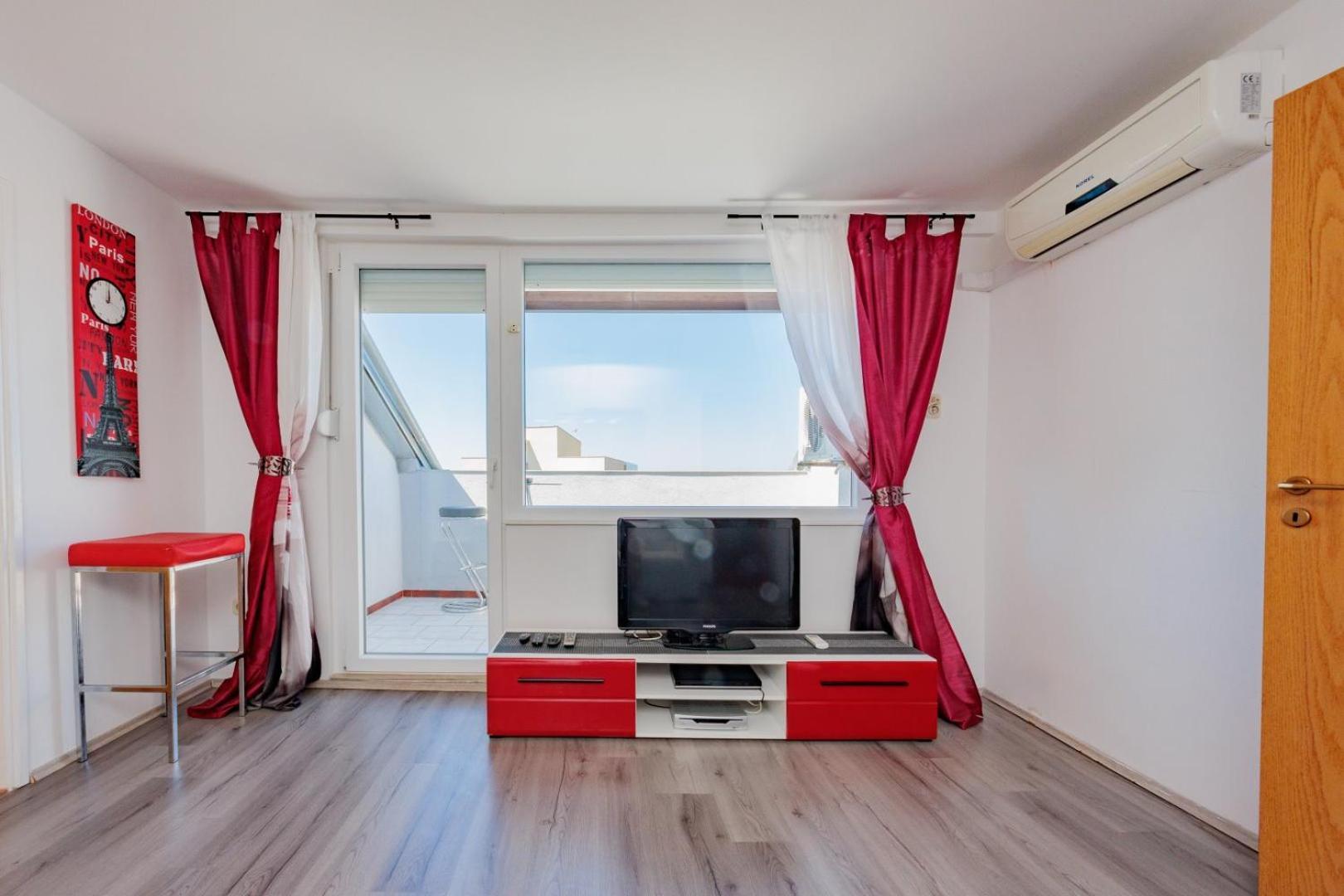 Crowonder Lucky Holiday House With Pool And Patio 30 Meters From The Beach Zadar Eksteriør bilde