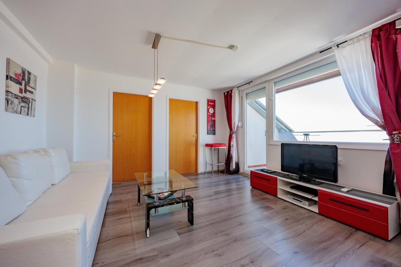 Crowonder Lucky Holiday House With Pool And Patio 30 Meters From The Beach Zadar Eksteriør bilde