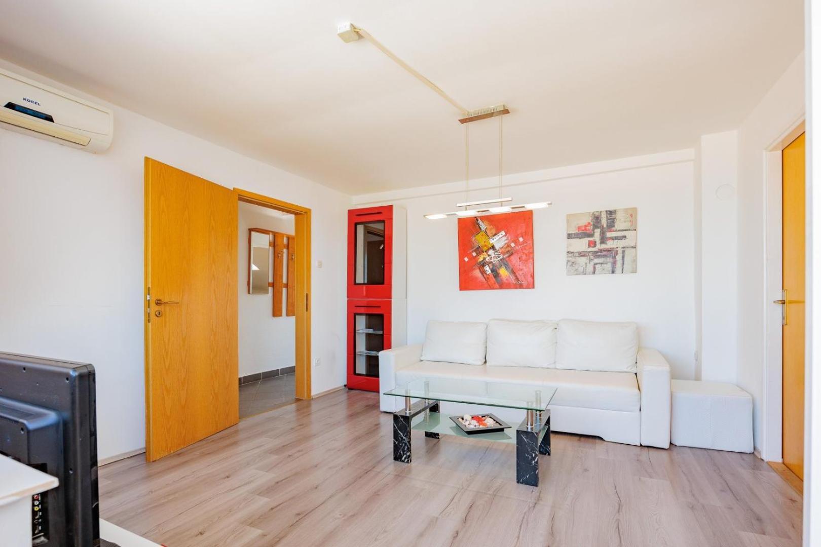 Crowonder Lucky Holiday House With Pool And Patio 30 Meters From The Beach Zadar Eksteriør bilde