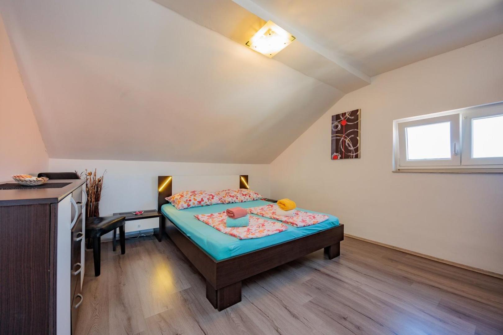 Crowonder Lucky Holiday House With Pool And Patio 30 Meters From The Beach Zadar Eksteriør bilde
