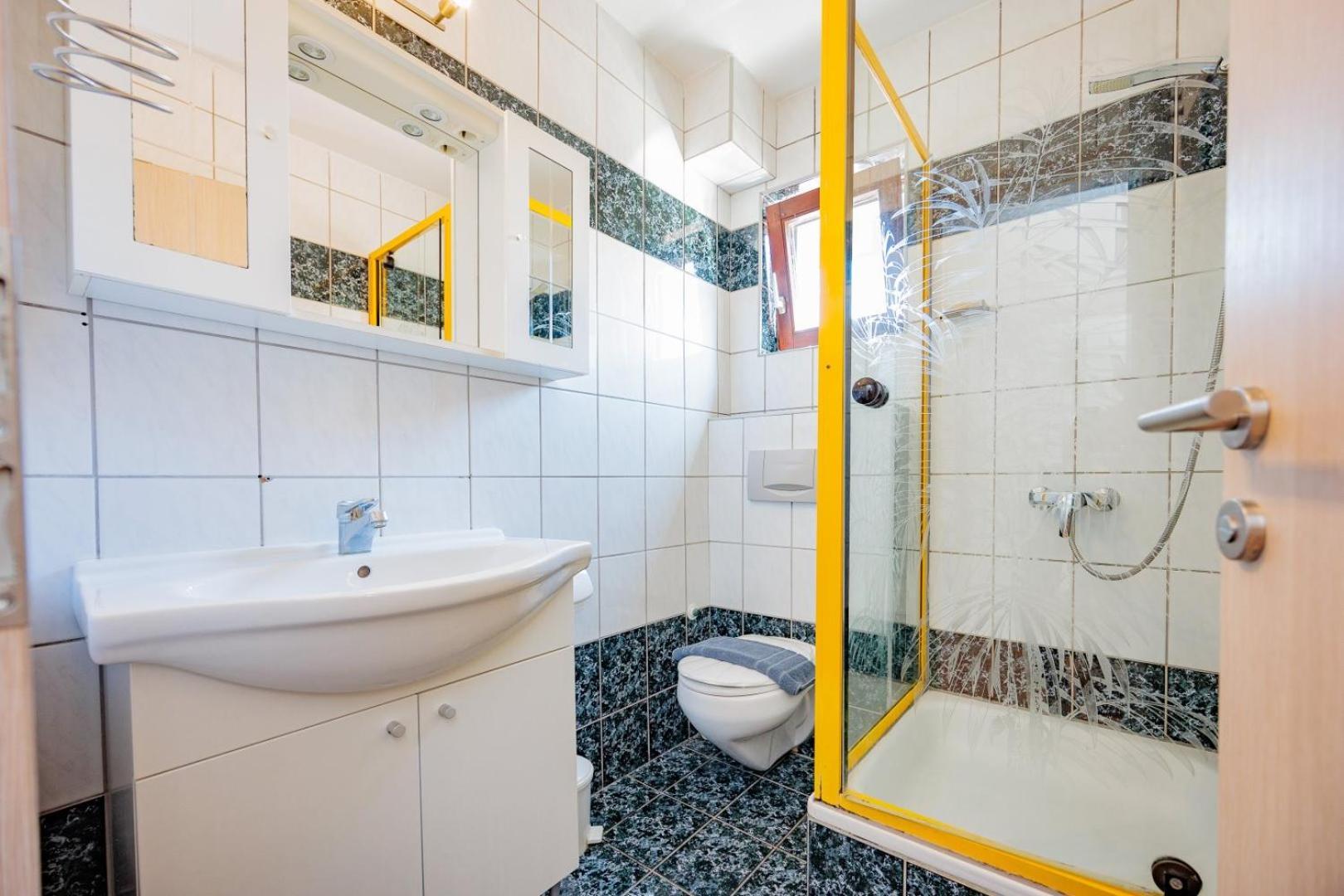 Crowonder Lucky Holiday House With Pool And Patio 30 Meters From The Beach Zadar Eksteriør bilde