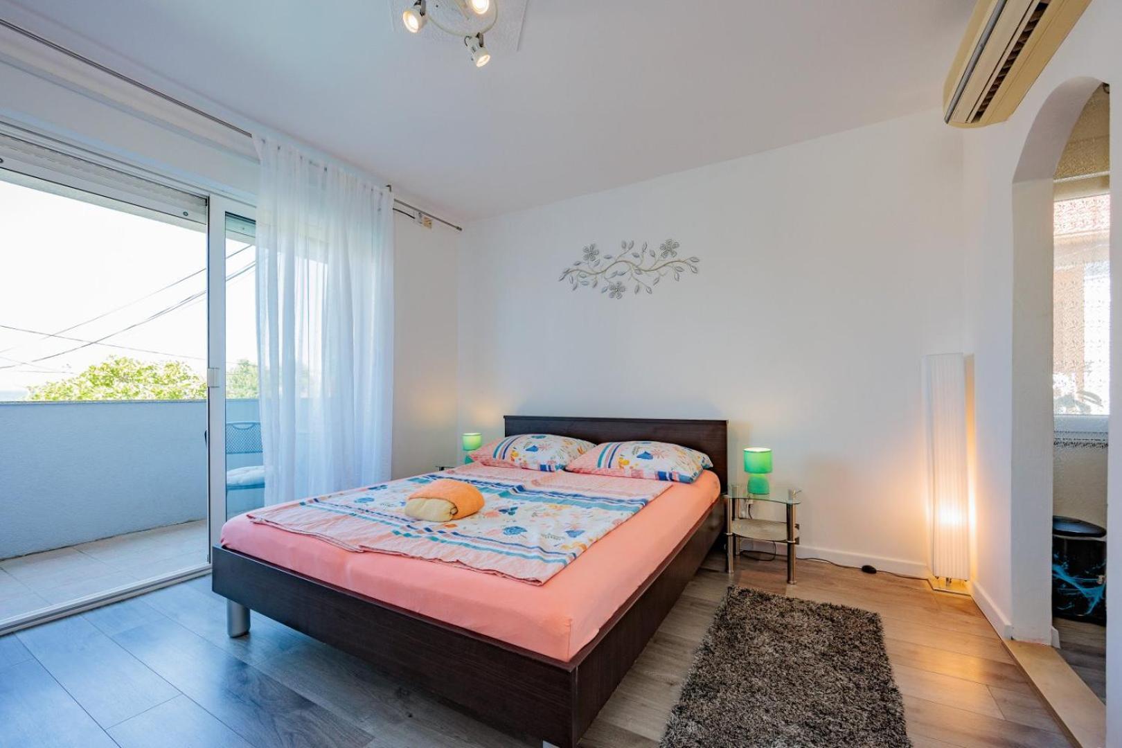 Crowonder Lucky Holiday House With Pool And Patio 30 Meters From The Beach Zadar Eksteriør bilde