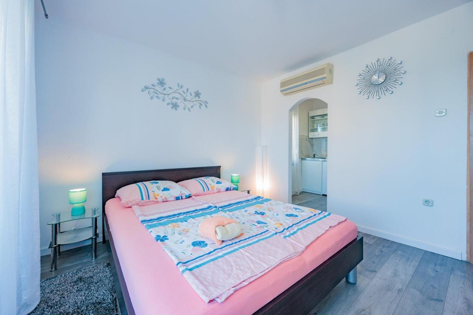 Crowonder Lucky Holiday House With Pool And Patio 30 Meters From The Beach Zadar Eksteriør bilde