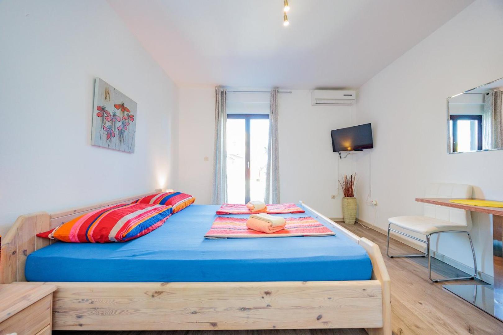 Crowonder Lucky Holiday House With Pool And Patio 30 Meters From The Beach Zadar Eksteriør bilde