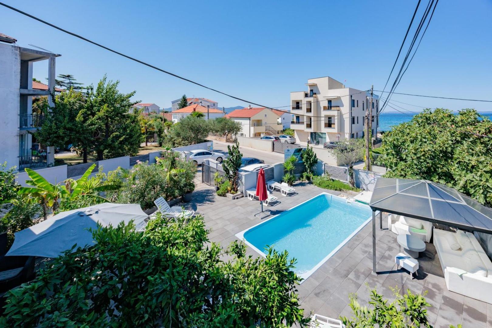 Crowonder Lucky Holiday House With Pool And Patio 30 Meters From The Beach Zadar Eksteriør bilde