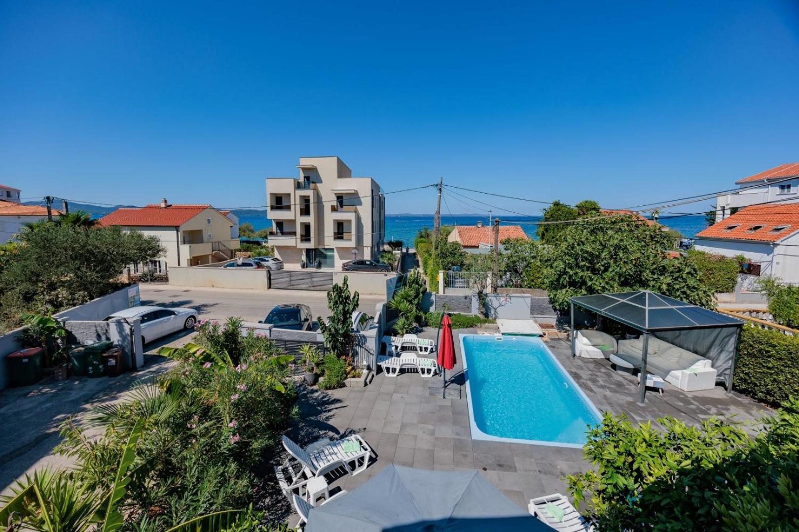 Crowonder Lucky Holiday House With Pool And Patio 30 Meters From The Beach Zadar Eksteriør bilde