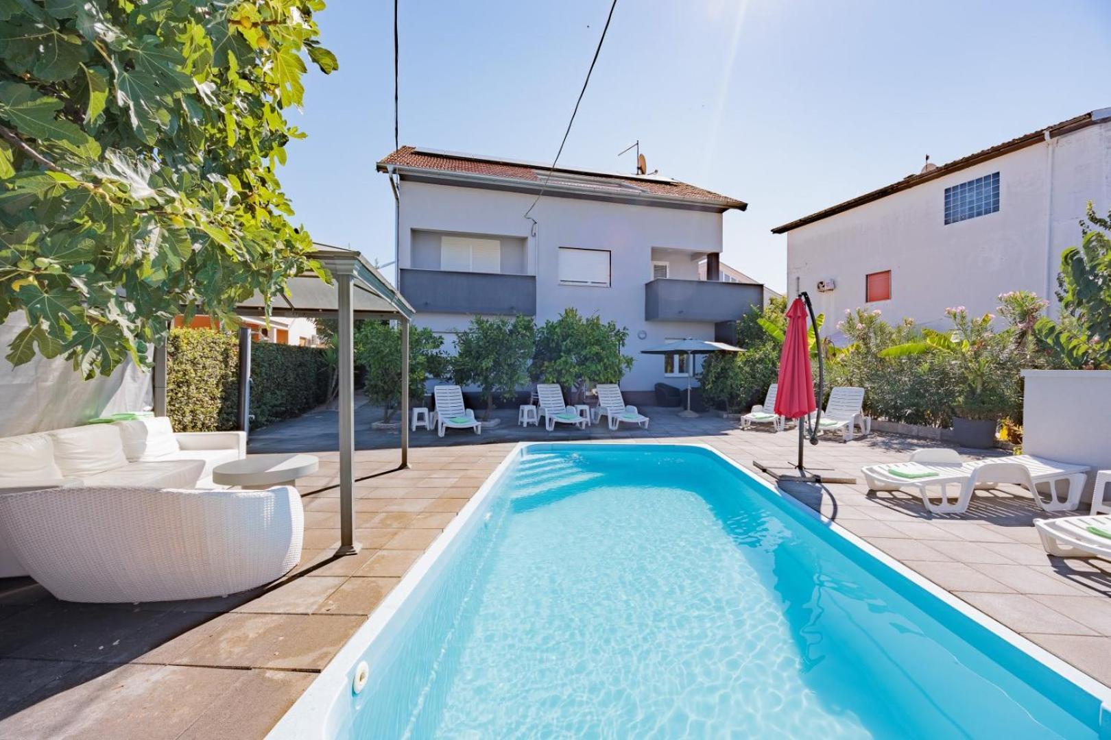 Crowonder Lucky Holiday House With Pool And Patio 30 Meters From The Beach Zadar Eksteriør bilde