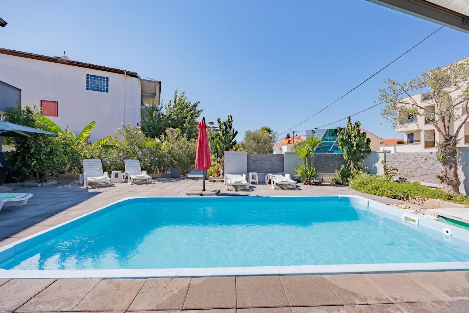 Crowonder Lucky Holiday House With Pool And Patio 30 Meters From The Beach Zadar Eksteriør bilde